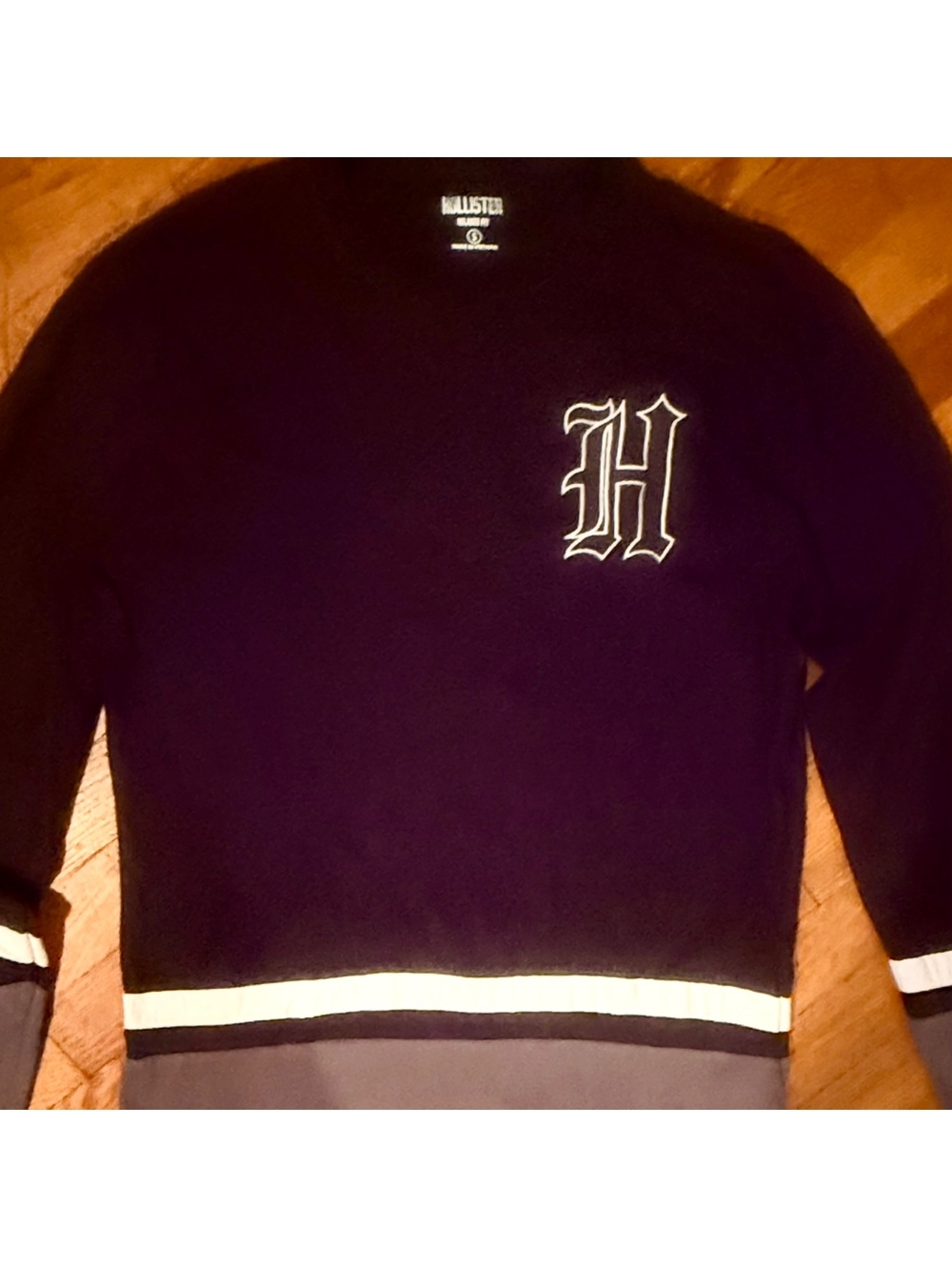 Hollister Relaxed Fit Colorblock Sweatshirt Size Small